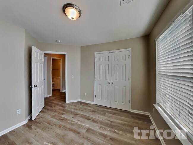 Building Photo - 1889 Olive Cir