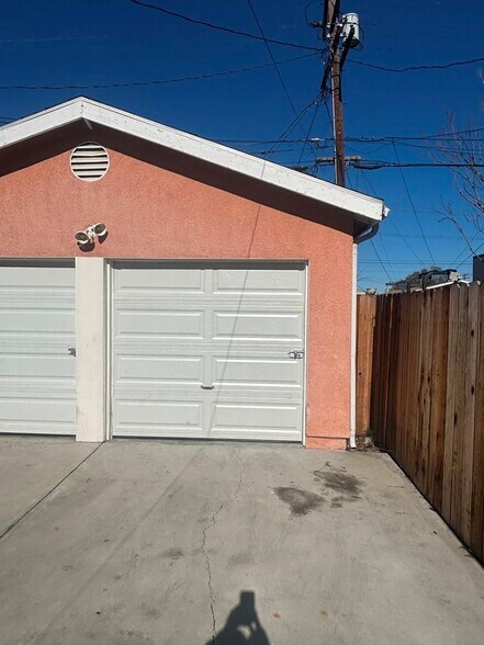 Building Photo - 325 E 60th St