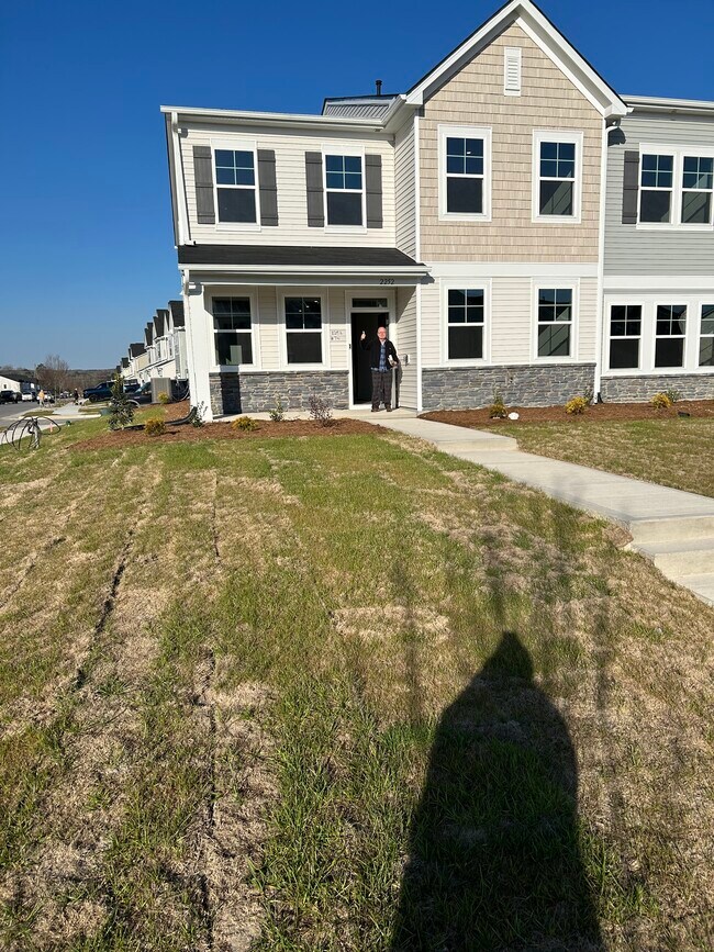 END UNIT - 2252 Kasota Ln