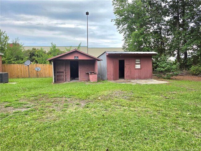 Building Photo - 704 N Grimes St