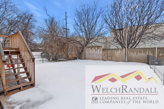 Building Photo - Charming 2 Bed 1.5 Bath Townhouse in West ...