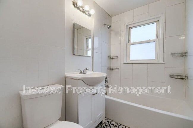 Building Photo - 785 Elm St