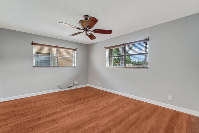 Building Photo - 104 Lake Helen Dr