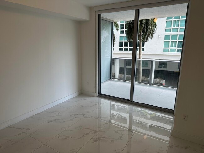 Building Photo - 488 NE 18th St