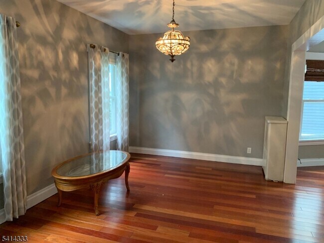 Building Photo - 36 Burnet St