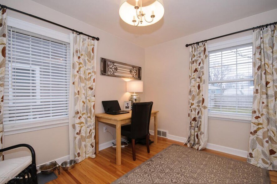 Main floor bedroom #2 - 728 12th Ave NE