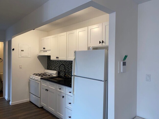 Building Photo - 200 Bowery