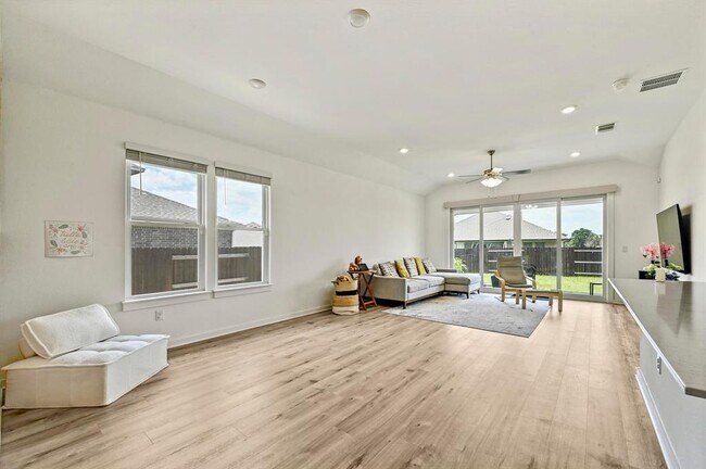 Building Photo - 2037 Wilsons Warbler Dr