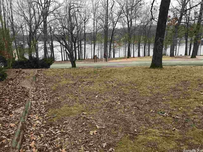 Building Photo - 128 W Lakeshore Dr