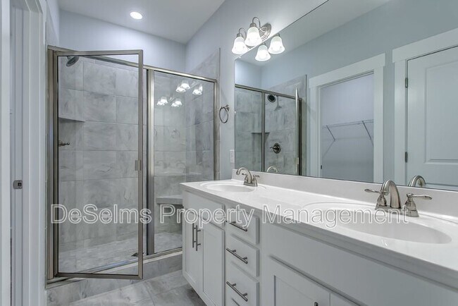 Building Photo - 5054 Gracious Dr