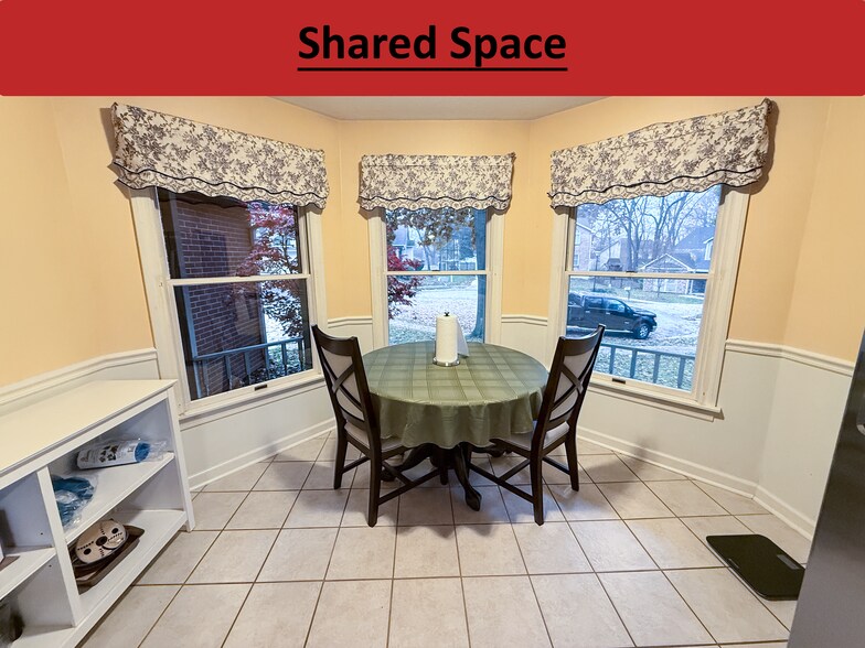 Building Photo - 1702 Garrison Pl