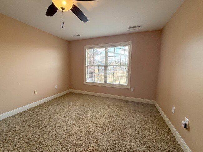 Building Photo - 118 Crystal Lake Dr