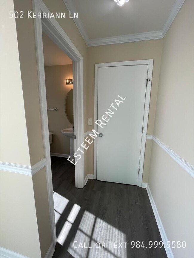 Building Photo - 502 Kerriann Ln