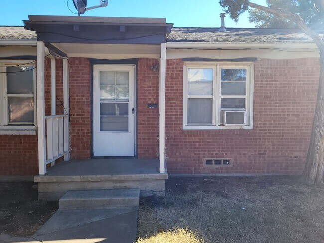 Building Photo - 1210 SW 10th Ave