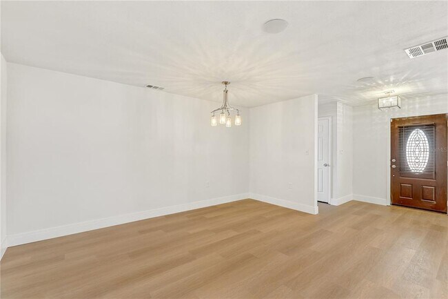 Building Photo - 7012 Pin Cherry Ln