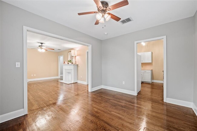 Building Photo - 1809 W 39th St