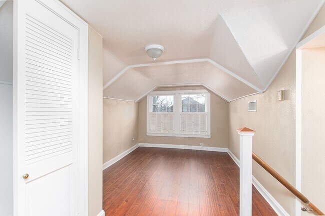 Building Photo - Spacious 4 Bed / 2 Bath Home with Garage & Fenced Backyard in Central Temple