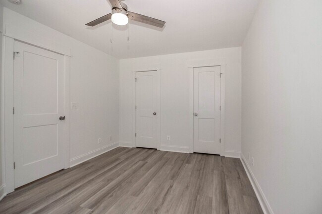 Building Photo - Lux Three Bedroom Townhouse in Sherrills Ford