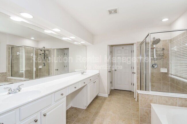 Building Photo - 233 Sumac Tr