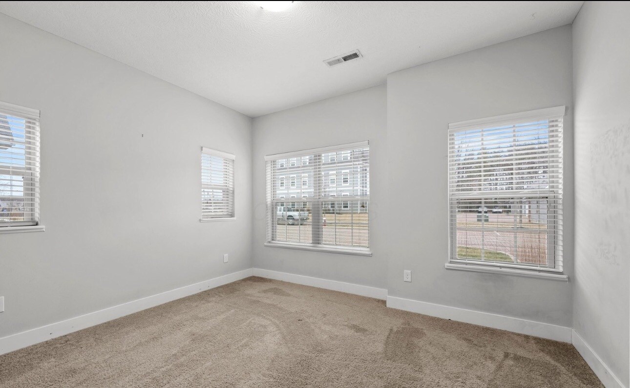 Building Photo - 6797 Rolfe Ave