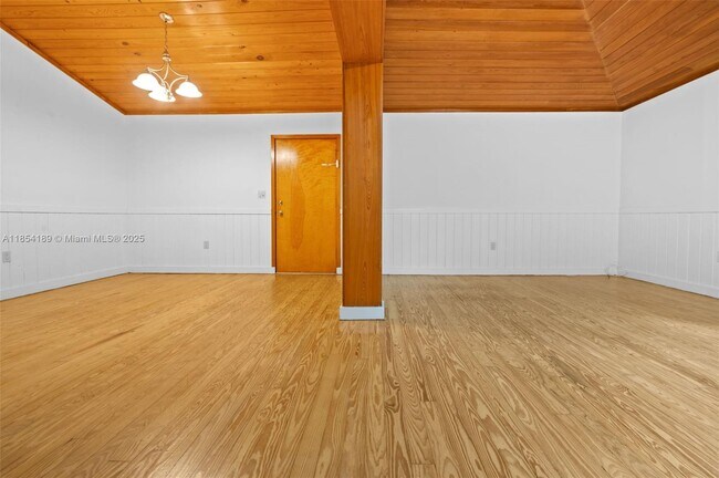 Building Photo - 4114 Santa Maria St