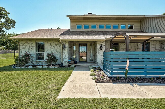 Building Photo - 7808 Forest Ln