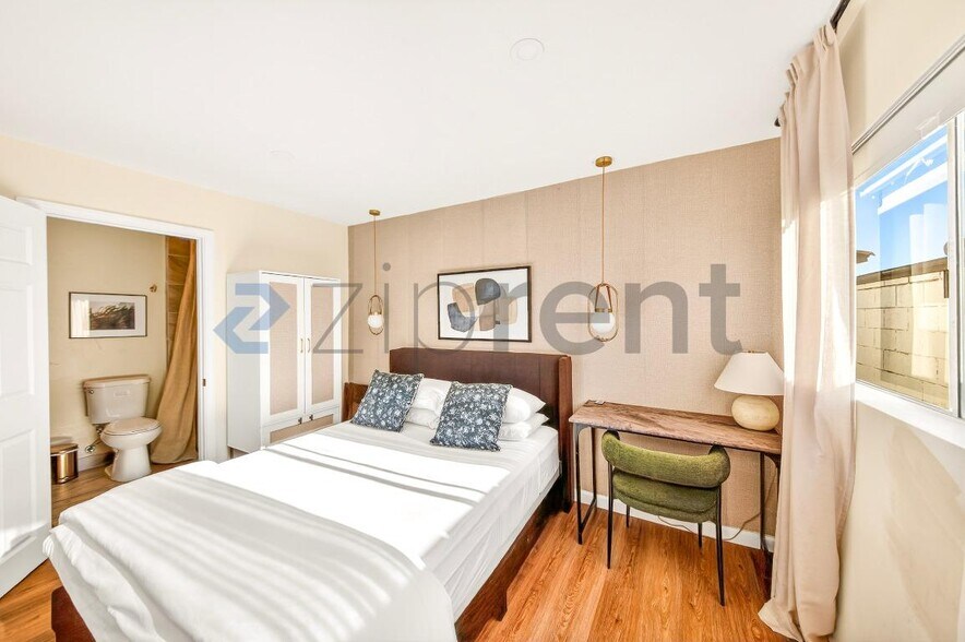 Building Photo - 12877 Borden Ave