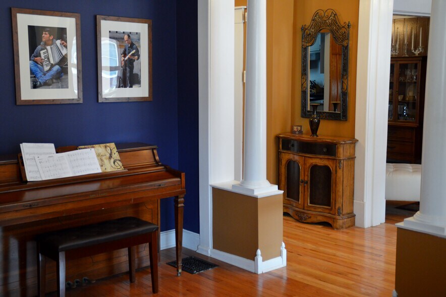 Building Photo - 32 Wilson Ave