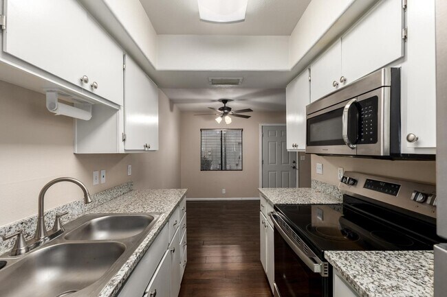 Building Photo - 286 W Palomino Dr