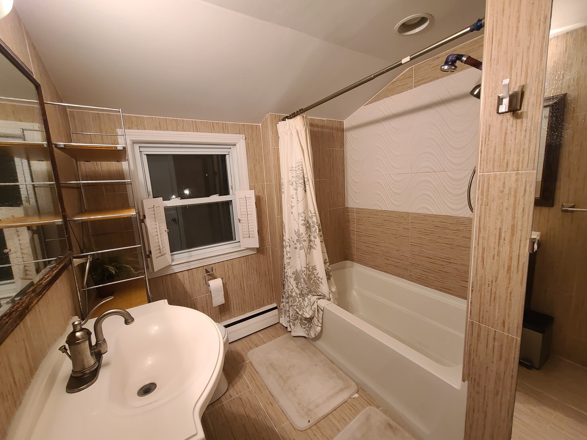 Bathroom 2 - 55 Newport Ave