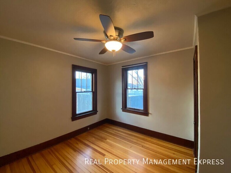 Building Photo - Gorgeous 4 bed 1 bath home
