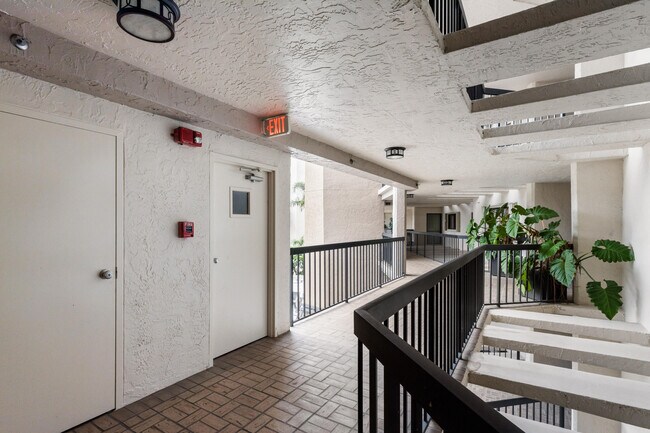 Building Photo - 5279 Fountains Dr S