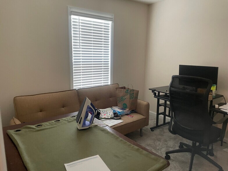 Building Photo - Room in Townhome on Citadel Ave
