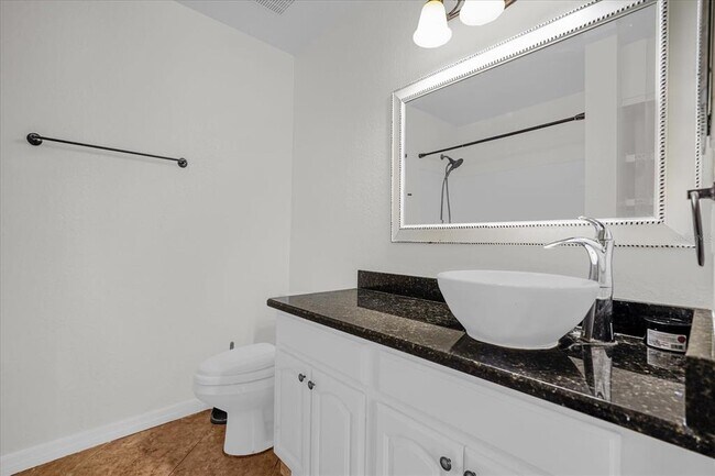 Building Photo - 13953 Fairway Island Dr