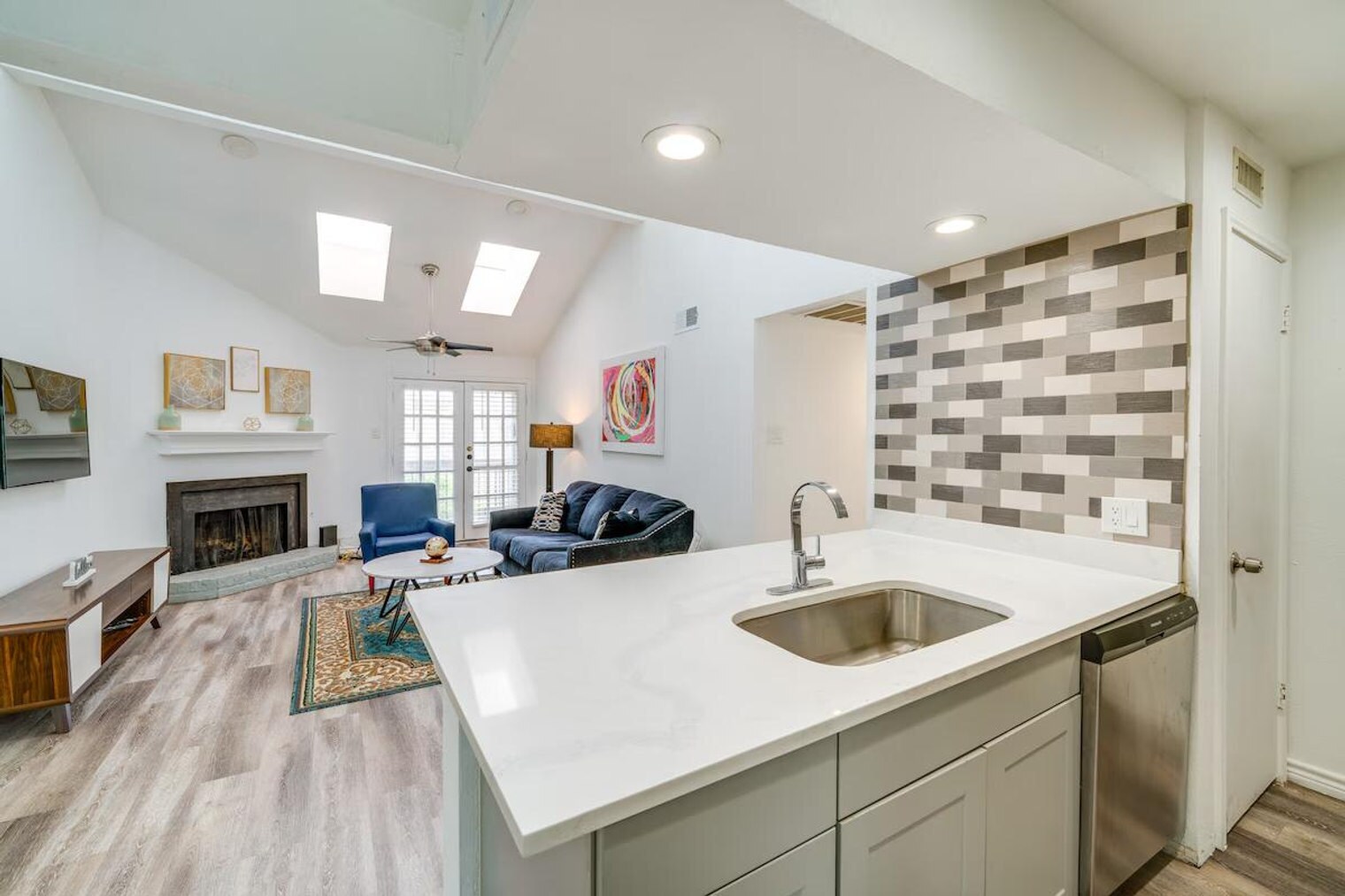 Building Photo - 85 Phoenix Dr