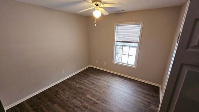 Building Photo - 4 BR 2 BA Southwest