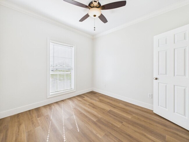 Building Photo - NEW ON MARKET! BREAUX BRIDGE LOCATION