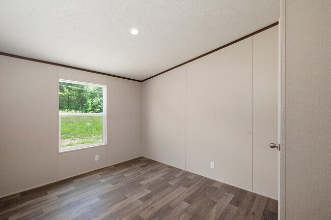 Building Photo - 510 Tri Lakes Rd