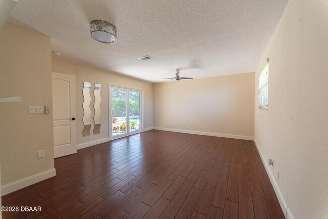 Building Photo - 864 S Beach St