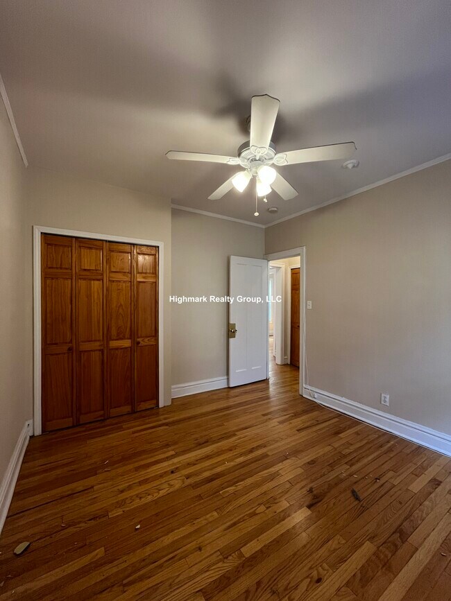 Building Photo - 910 Reba Pl