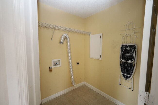 Building Photo - 3941 Cutter Point