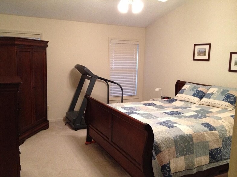 Building Photo - 10904 Sweet Water Dr