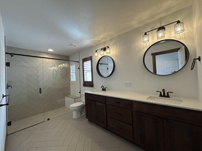 Building Photo - Luxury 4 Bed / 2 Bath Home on .84 Acres – 3 Car Garage – RV Parking