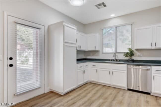 Building Photo - 250 Bailey Island Dr