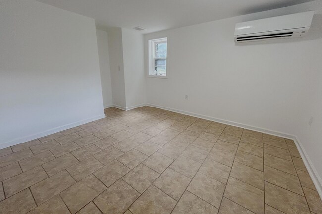 Building Photo - Modern 2BR/1.5BA Property with Renovated Interior and Unique Bonus Spaces