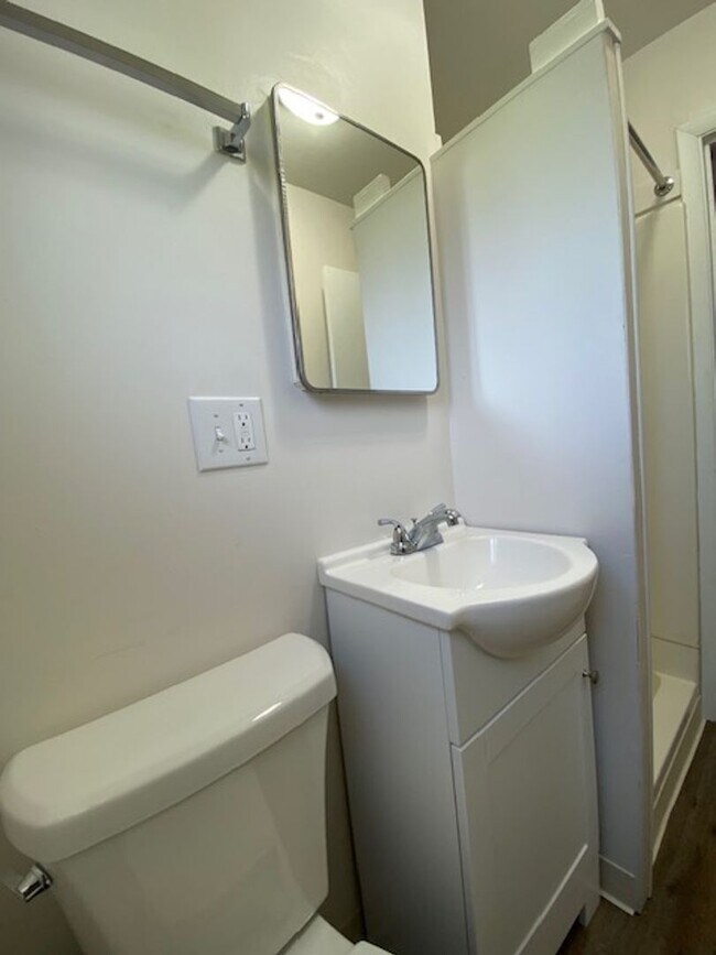 Building Photo - 1407