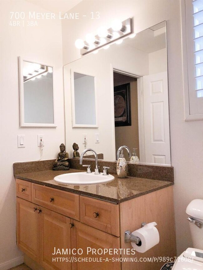 Building Photo - 700 Meyer Ln