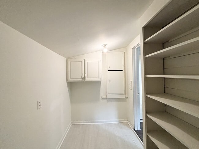 Building Photo - 1395 S 900 E