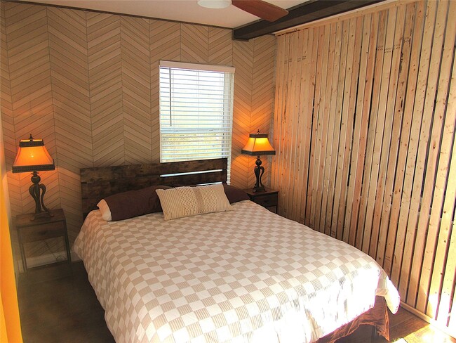 Building Photo - 2503 River Crest Dr