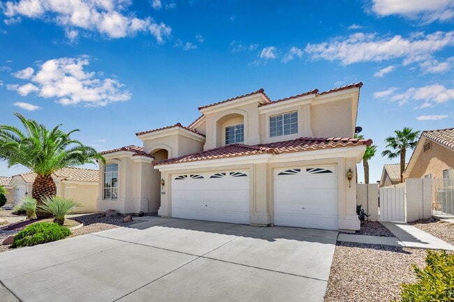 Building Photo - Spacious 4-bedroom, 3-car garage home feat...